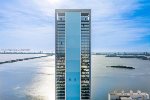 Condominio en Miami, Florida, 2 dormitorios  № 2011283