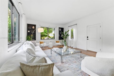 Villa ou maison à vendre à Miami Shores, Floride: 3 chambres, 217.11 m2 № 1998638 - photo 4