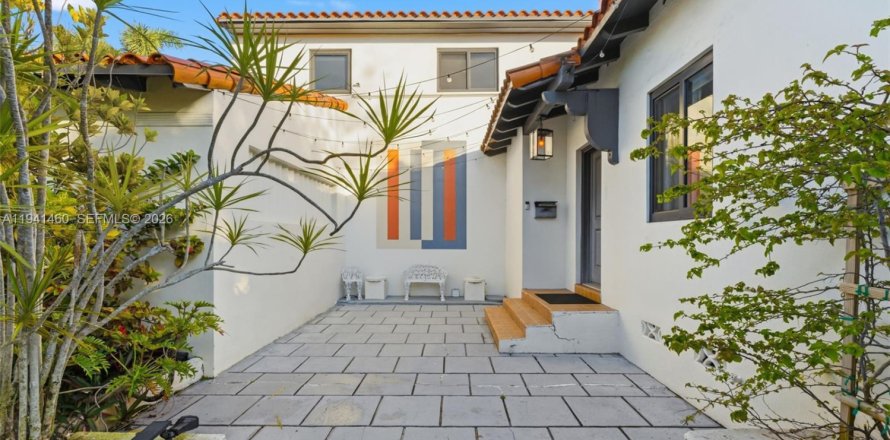 Villa ou maison à Miami Shores, Floride 3 chambres, 217.11 m2 № 1998638