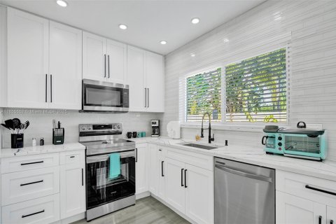 Casa en venta en Fort Lauderdale, Florida, 4 dormitorios, 171.5 m2 № 1874969 - foto 8