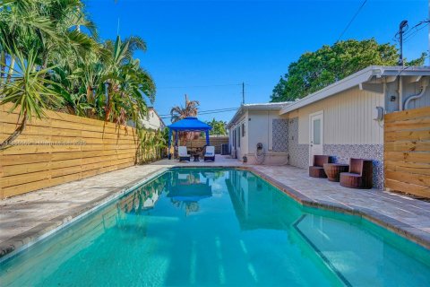 Casa en venta en Fort Lauderdale, Florida, 4 dormitorios, 171.5 m2 № 1874969 - foto 1
