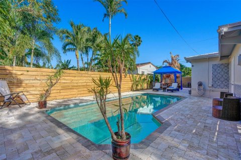 Casa en venta en Fort Lauderdale, Florida, 4 dormitorios, 171.5 m2 № 1874969 - foto 2