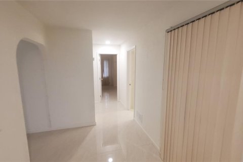 Casa en venta en Port Charlotte, Florida, 4 dormitorios, 208.29 m2 № 1909263 - foto 25