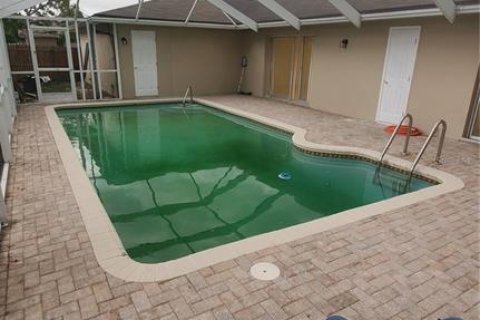 Casa en venta en Port Charlotte, Florida, 4 dormitorios, 208.29 m2 № 1909263 - foto 2