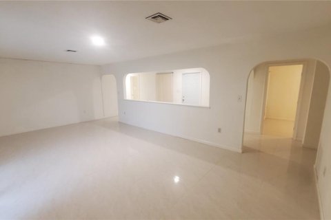 Casa en venta en Port Charlotte, Florida, 4 dormitorios, 208.29 m2 № 1909263 - foto 14