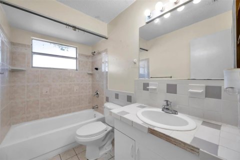 Propiedad comercial en venta en Largo, Florida, 5 dormitorios, 171.5 m2 № 1537367 - foto 10