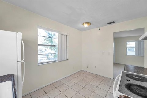 Propiedad comercial en venta en Largo, Florida, 5 dormitorios, 171.5 m2 № 1537367 - foto 9