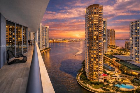 Condominio en Miami, Florida, 3 dormitorios  № 2005146