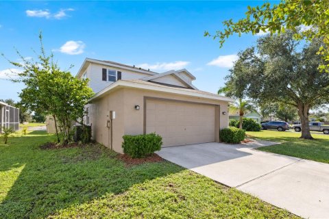 House in Bradenton, Florida 3 bedrooms, 188.03 sq.m. № 2420598 - photo 2