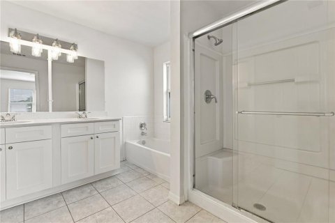 House in Bradenton, Florida 3 bedrooms, 188.03 sq.m. № 2420598 - photo 16