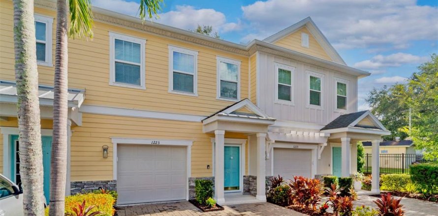 Townhouse in Dunedin, Florida 2 bedrooms, 130.99 sq.m. № 1885849
