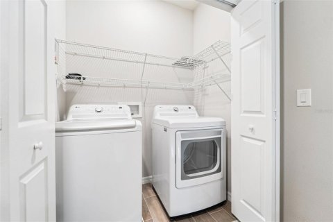 Townhouse in Dunedin, Florida 2 bedrooms, 130.99 sq.m. № 1885849 - photo 24