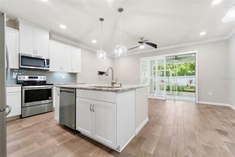 Townhouse in Dunedin, Florida 2 bedrooms, 130.99 sq.m. № 1885849 - photo 5