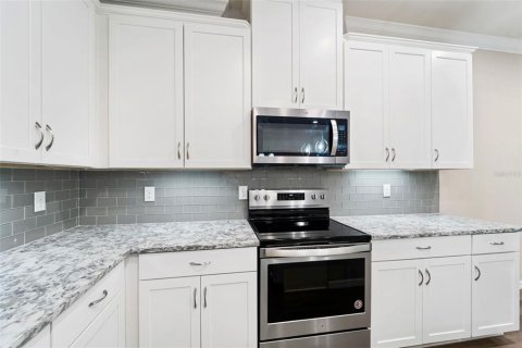 Townhouse in Dunedin, Florida 2 bedrooms, 130.99 sq.m. № 1885849 - photo 8