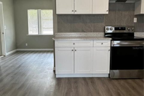 House in Winter Haven, Florida 3 bedrooms, 95.41 sq.m. № 1609817 - photo 3