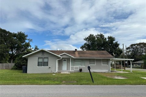 House in Winter Haven, Florida 3 bedrooms, 95.41 sq.m. № 1609817 - photo 1