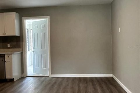 House in Winter Haven, Florida 3 bedrooms, 95.41 sq.m. № 1609817 - photo 5