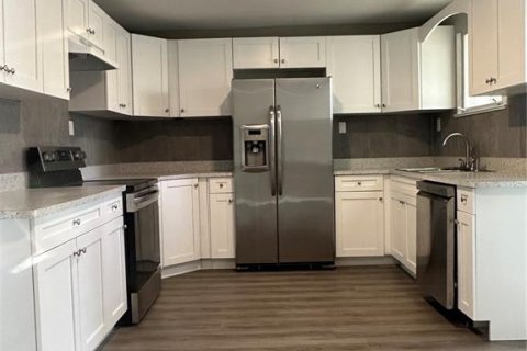 House in Winter Haven, Florida 3 bedrooms, 95.41 sq.m. № 1609817 - photo 2