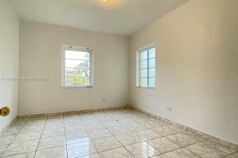 Condo in Miami, Florida, 2 bedrooms № 1890672 - photo 8