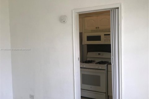 Condo in Miami, Florida, 2 bedrooms № 1890672 - photo 15