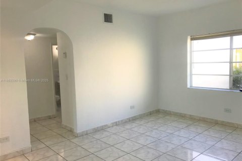 Condo in Miami, Florida, 2 bedrooms № 1890672 - photo 5