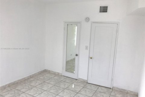 Condo in Miami, Florida, 2 bedrooms № 1890672 - photo 20