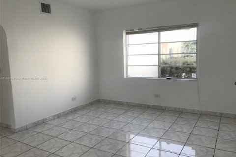 Condo in Miami, Florida, 2 bedrooms № 1890672 - photo 13