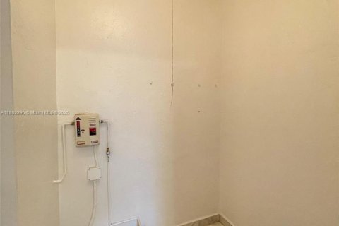 Condo in Miami, Florida, 2 bedrooms № 1890672 - photo 11