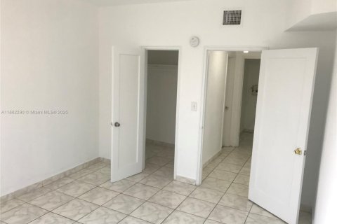 Condo in Miami, Florida, 2 bedrooms № 1890672 - photo 23