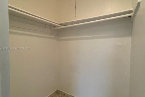 Condo in Miami, Florida, 2 bedrooms № 1890672 - photo 9