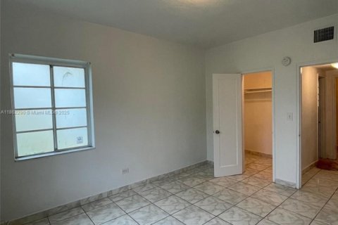 Condo in Miami, Florida, 2 bedrooms № 1890672 - photo 10
