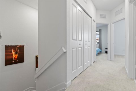 Купить таунхаус в Майами, Флорида 3 спальни, 123.65м2, № 2060147 - фото 19