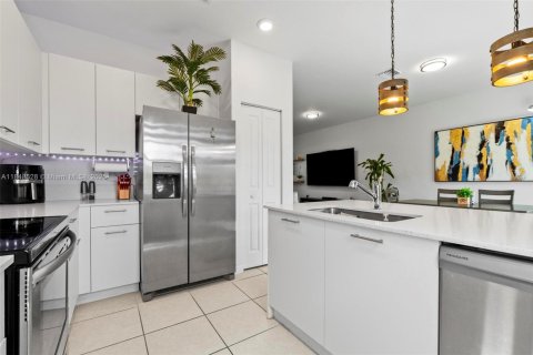 Купить таунхаус в Майами, Флорида 3 спальни, 123.65м2, № 2060147 - фото 16