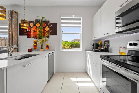 Купить таунхаус в Майами, Флорида 3 спальни, 123.65м2, № 2060147 - фото 14