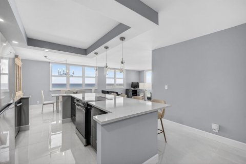 Condominio en venta en Riviera Beach, Florida, 2 dormitorios, 130.06 m2 № 2089634 - foto 2