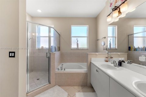 Купить таунхаус в Майами, Флорида 3 спальни, 155.15м2, № 2011188 - фото 26