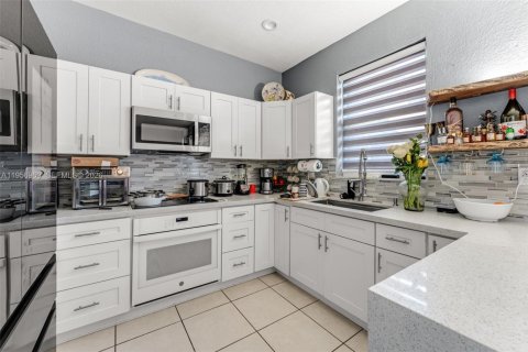 Купить таунхаус в Майами, Флорида 3 спальни, 155.15м2, № 2011188 - фото 10