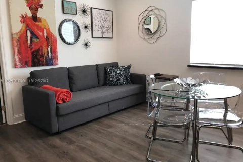 Condo in Miami Beach, Florida, 2 bedrooms  № 1940823 - photo 2