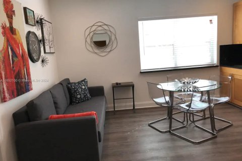 Condo in Miami Beach, Florida, 2 bedrooms  № 1940823 - photo 4