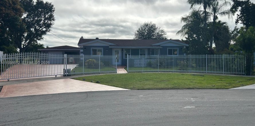 Villa ou maison à Miami Gardens, Floride 4 chambres, 102.56 m2 № 1996681