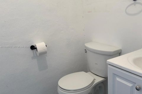 Villa ou maison à vendre à Miami Gardens, Floride: 4 chambres, 102.56 m2 № 1996681 - photo 19