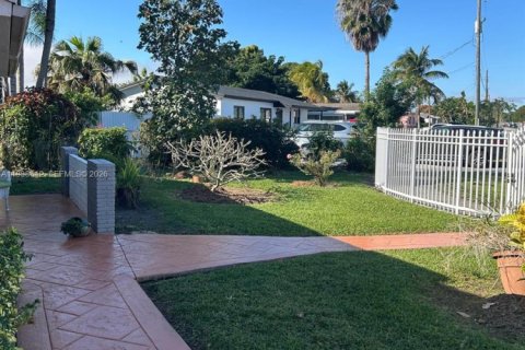 Villa ou maison à vendre à Miami Gardens, Floride: 4 chambres, 102.56 m2 № 1996681 - photo 21