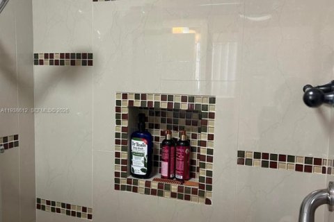 Villa ou maison à vendre à Miami Gardens, Floride: 4 chambres, 102.56 m2 № 1996681 - photo 29