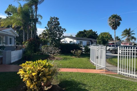 Villa ou maison à vendre à Miami Gardens, Floride: 4 chambres, 102.56 m2 № 1996681 - photo 20