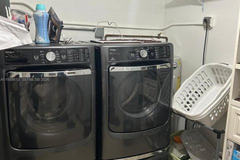 Villa ou maison à vendre à Miami Gardens, Floride: 4 chambres, 102.56 m2 № 1996681 - photo 26