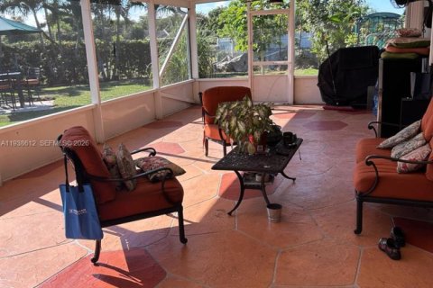 Villa ou maison à vendre à Miami Gardens, Floride: 4 chambres, 102.56 m2 № 1996681 - photo 11
