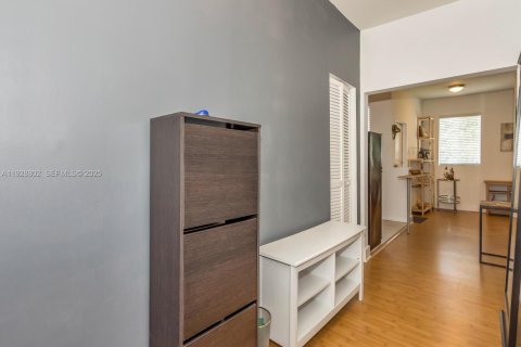 Condominio en venta en Miami Beach, Florida, 1 dormitorio, 68.47 m2 № 2035530 - foto 19