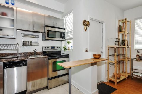 Condominio en venta en Miami Beach, Florida, 1 dormitorio, 68.47 m2 № 2035530 - foto 12