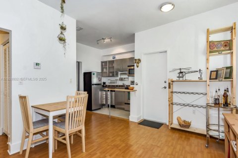 Condominio en venta en Miami Beach, Florida, 1 dormitorio, 68.47 m2 № 2035530 - foto 9