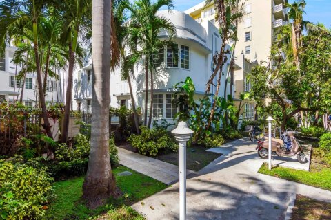 Condominio en Miami Beach, Florida, 1 dormitorio  № 2035530